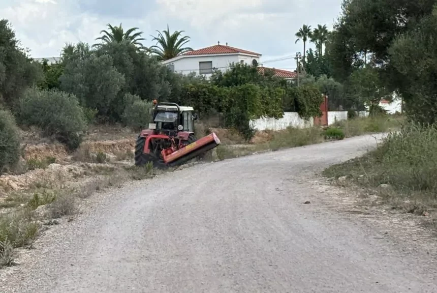 Desbrossament-1024x576.jpeg (1) L’Ajuntament executa els treballs de neteja dels barrancs i rieres