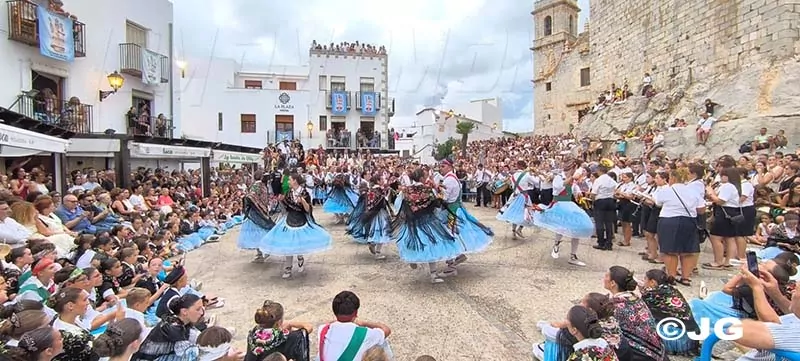Peñíscola ha disfrutado esta tarde de la segunda y ultima actuación de les “Gitanetes” 2025